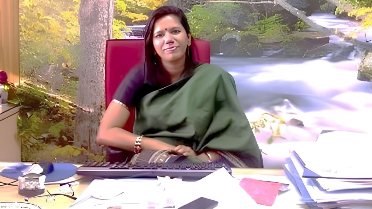 Railways appoint Gitika Pandey as GM, Eastern Railway