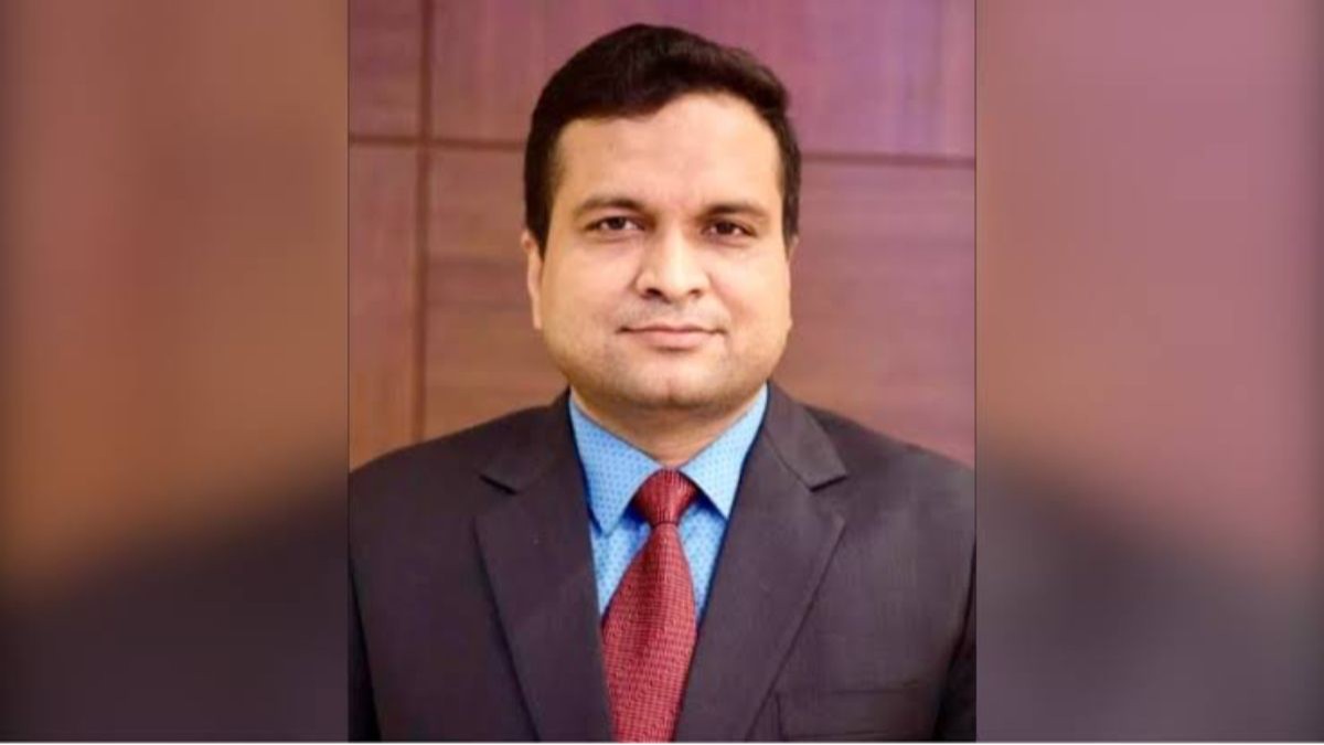 Mohit Kumar Aggarwal is Dy Secretary, Petroleum & Natural Gas